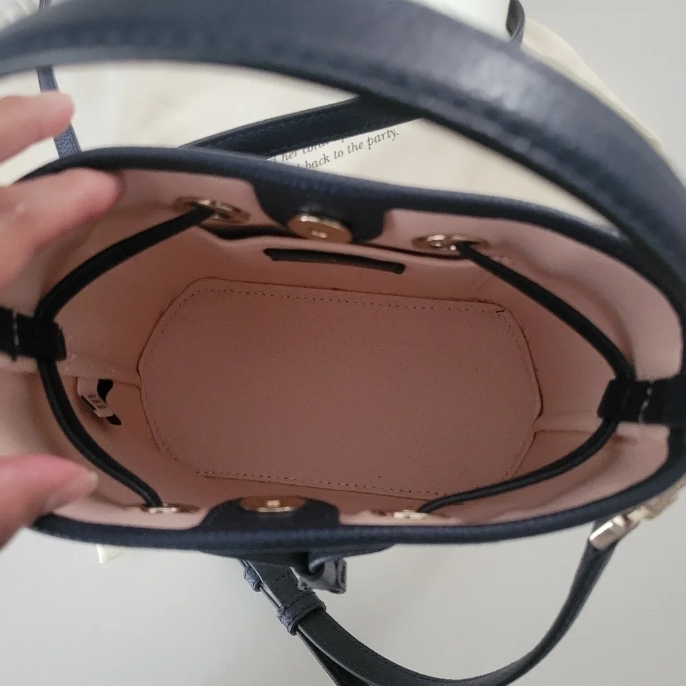 Kate spade Eva  Straw Small Bucket bag.